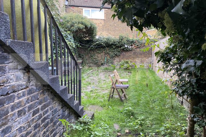 Spacious ground floor garden flat in Surrey Quays Trundleys Road , Surrey Quays 
